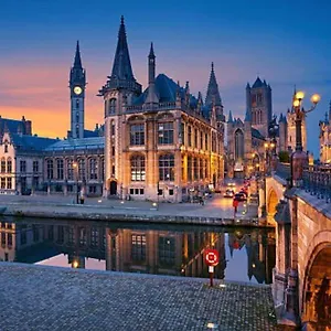  Appartement Historic Center Walk To Everything België